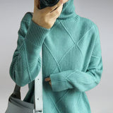 Pull Femme Col Montant Maille Texturée – Élégance Moderne