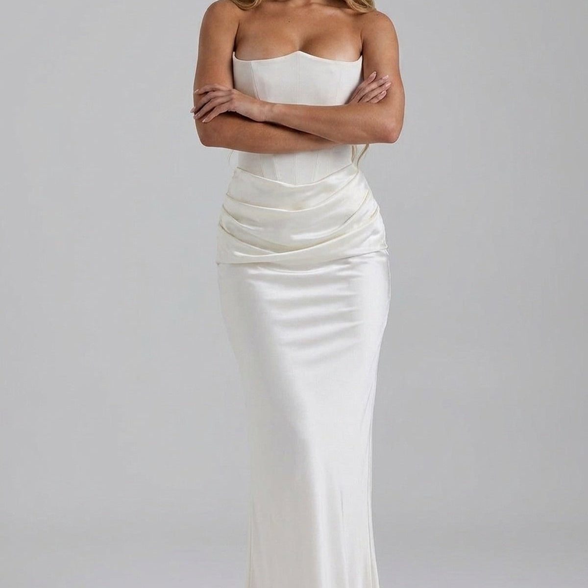 Robe Longue Bustier Drapée Élégance Satinée