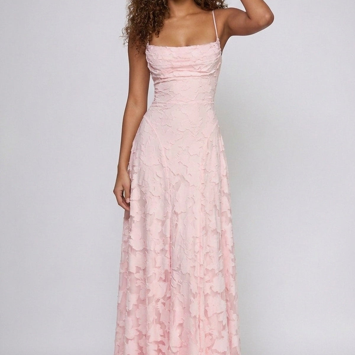 Robe Longue Dentelle Florale Dos Lacé Élégance