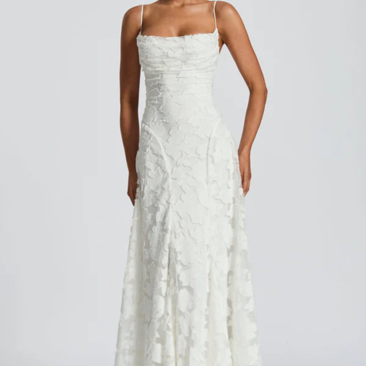Robe Longue Dentelle Florale Élégance Prestige
