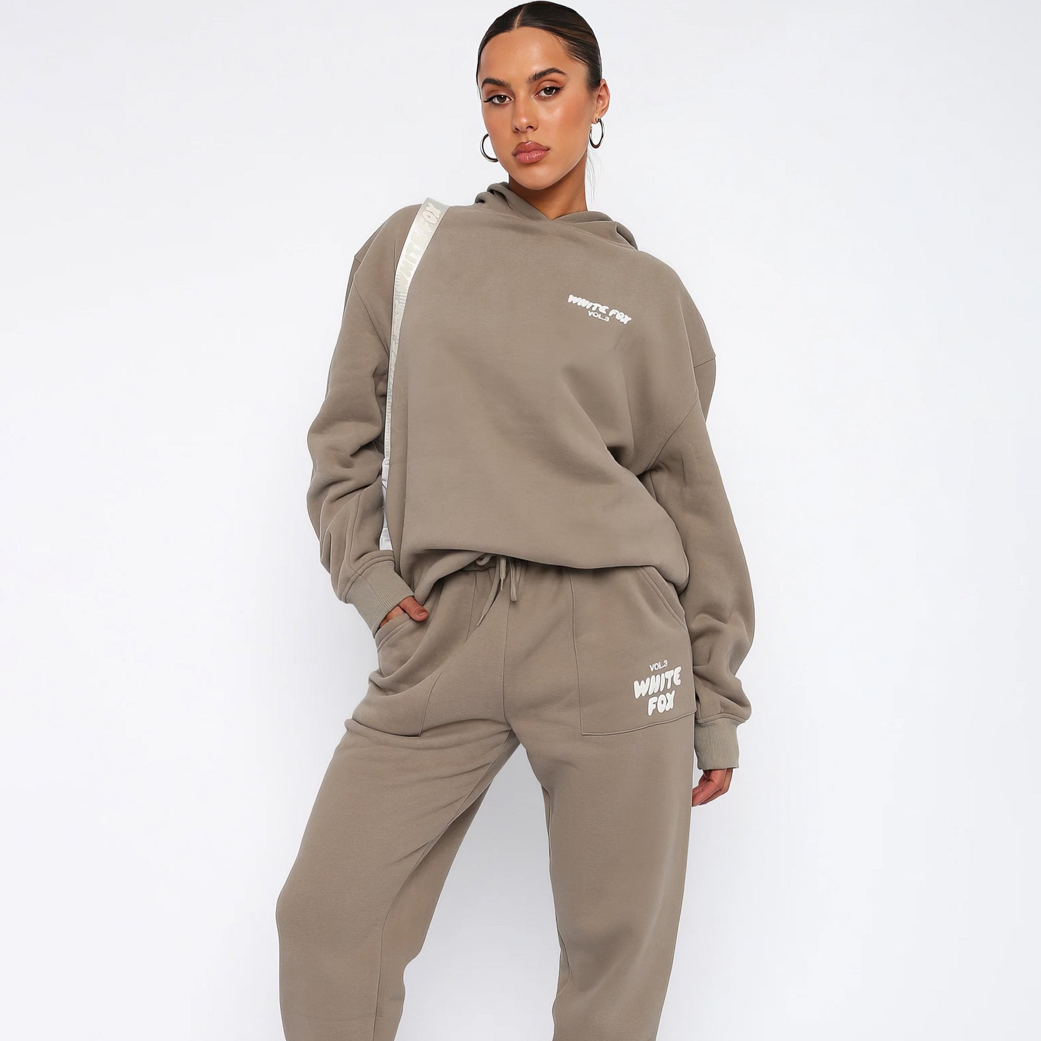 Ensemble Sweat à Capuche et Jogging Moderne – Deux-Pièces Confortable
