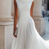 Robe midi plissée sans manches à col bénitier