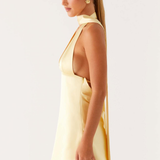 Robe Courte Dos Nu à Col Halter Élégante