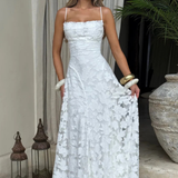 Robe Longue Dentelle Florale Élégance Prestige