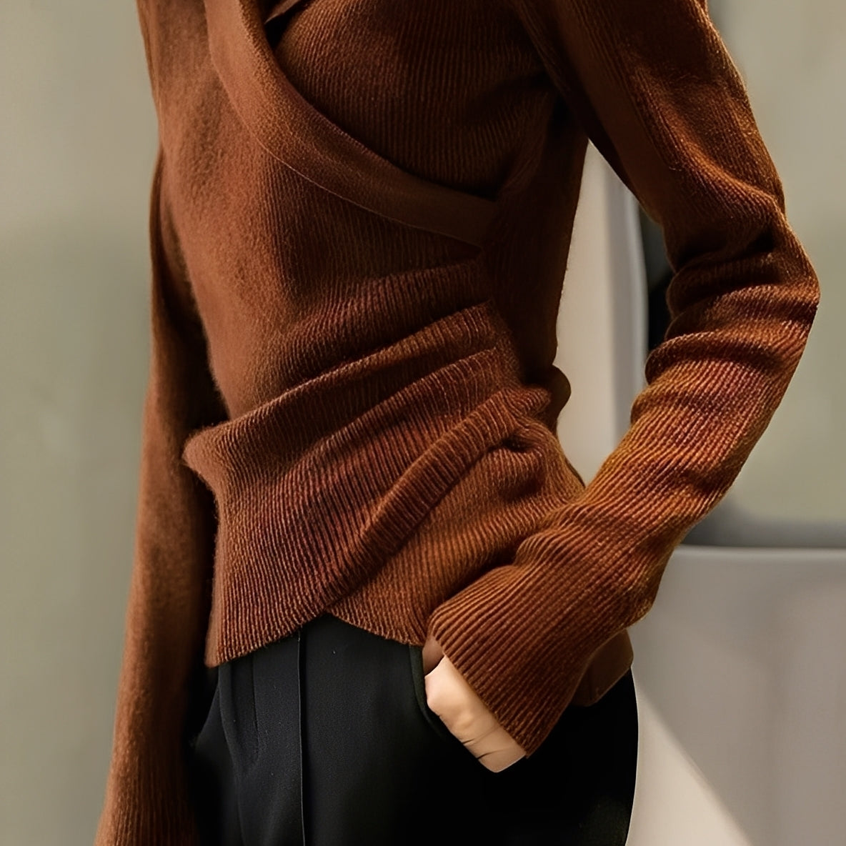 Pull Cache Cœur Maille Ajustée Élégance Féminine Moderne