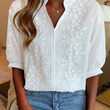 Blouse Blanche Femme Brodée – Haut Élégant Col V