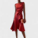 Robe midi ajustée sans manches à taille nouée