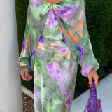 Robe Longue Satinée Fleurie Dos Nu Élégance Artistique