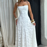 Robe Longue Dentelle Florale Élégance Prestige