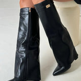 Evy | Bottes Élégantes en Suède avec Accents Dorés