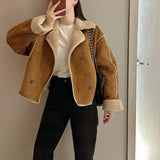 Veste femme en suédine doublée sherpa boutonnée