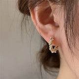 Boucles d'oreilles torsadées à détails de perle