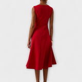 Robe midi ajustée sans manches à taille nouée