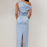 Robe Longue Satinée Asymétrique Élégante