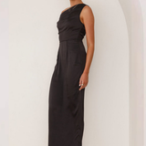 Robe Longue Satinée Asymétrique Élégante