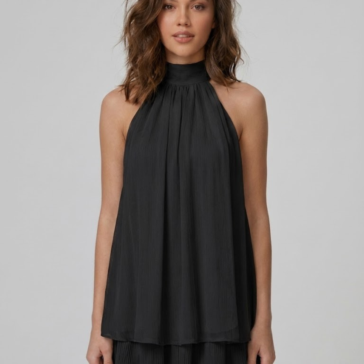 Robe Courte Dos Nu à Col Noué
