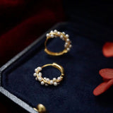 Boucles d'oreilles torsadées à détails de perle