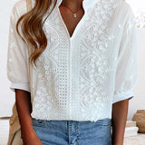 Blouse Blanche Femme Brodée – Haut Élégant Col V