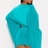 Robe Courte Drapée à Manches Chauve-Souris Élégance Moderne