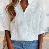 Blouse Blanche Femme Brodée – Haut Élégant Col V
