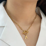 Collier maille trombone avec pendentif initiale