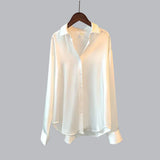 Chemise Satinée Fluide Manches Longues Élégance Luxe