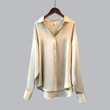 Elegant Satin Skjorte Luksuriøs Glans Moderne Stil