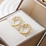 Boucles d'oreilles torsadées à détails de perle