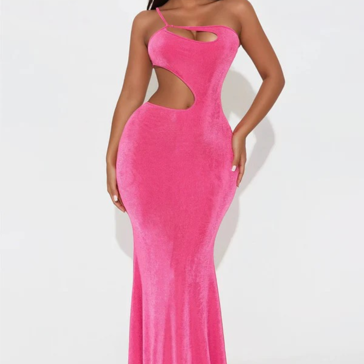 Robe Longue Asymétrique Découpe Sculpturale Élégance