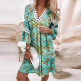 Robe Courte Bohème Broderies Col V Manches Évasées Chic