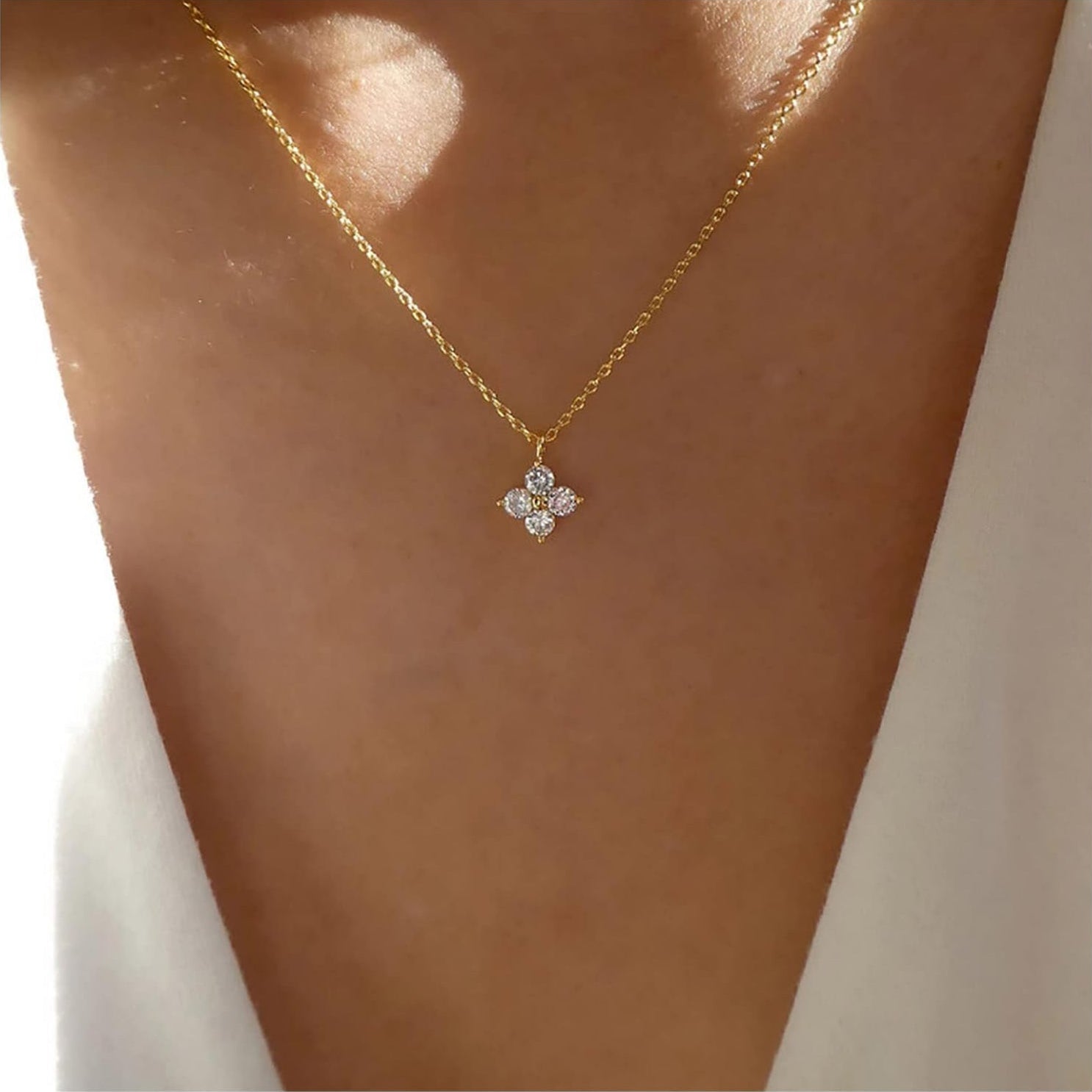 Collier femme minimaliste en argent à pendentif zircon