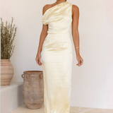 Robe Longue Satinée Asymétrique Élégante