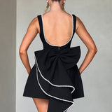 Robe courte trapèze sans manches à perles et nœud