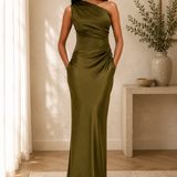 Robe Longue Asymétrique Épaule Dénudée Coupe Ajustée Élégance