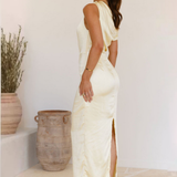 Robe Longue Satinée Asymétrique Élégante