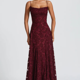 Robe Longue Dentelle Florale Élégance Prestige