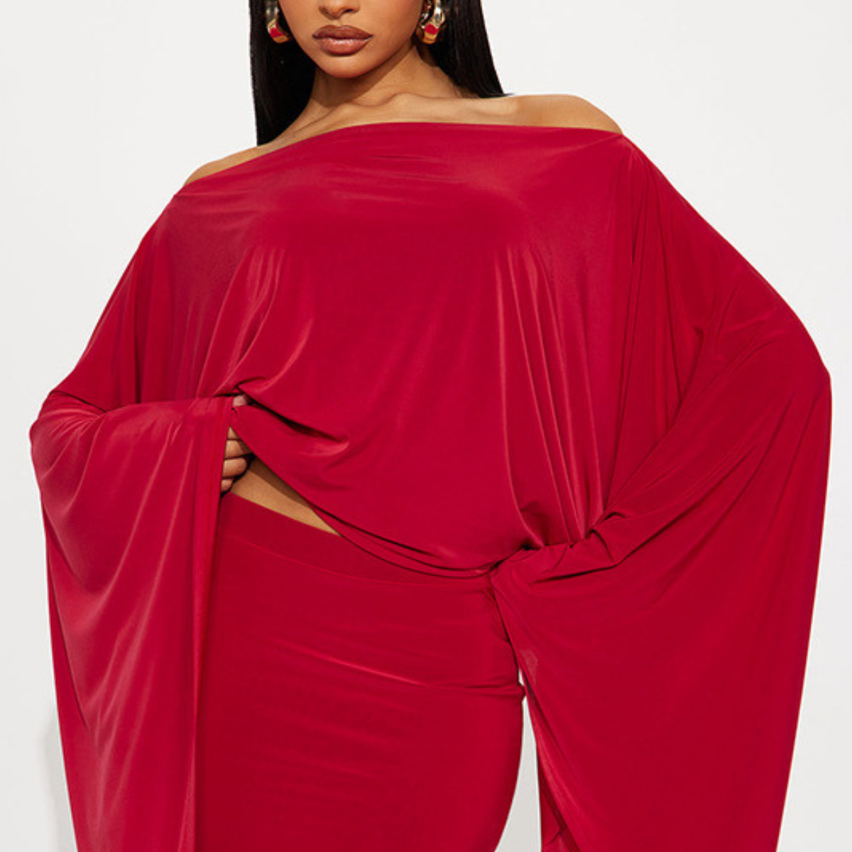Robe Courte Drapée à Manches Chauve-Souris Élégance Moderne
