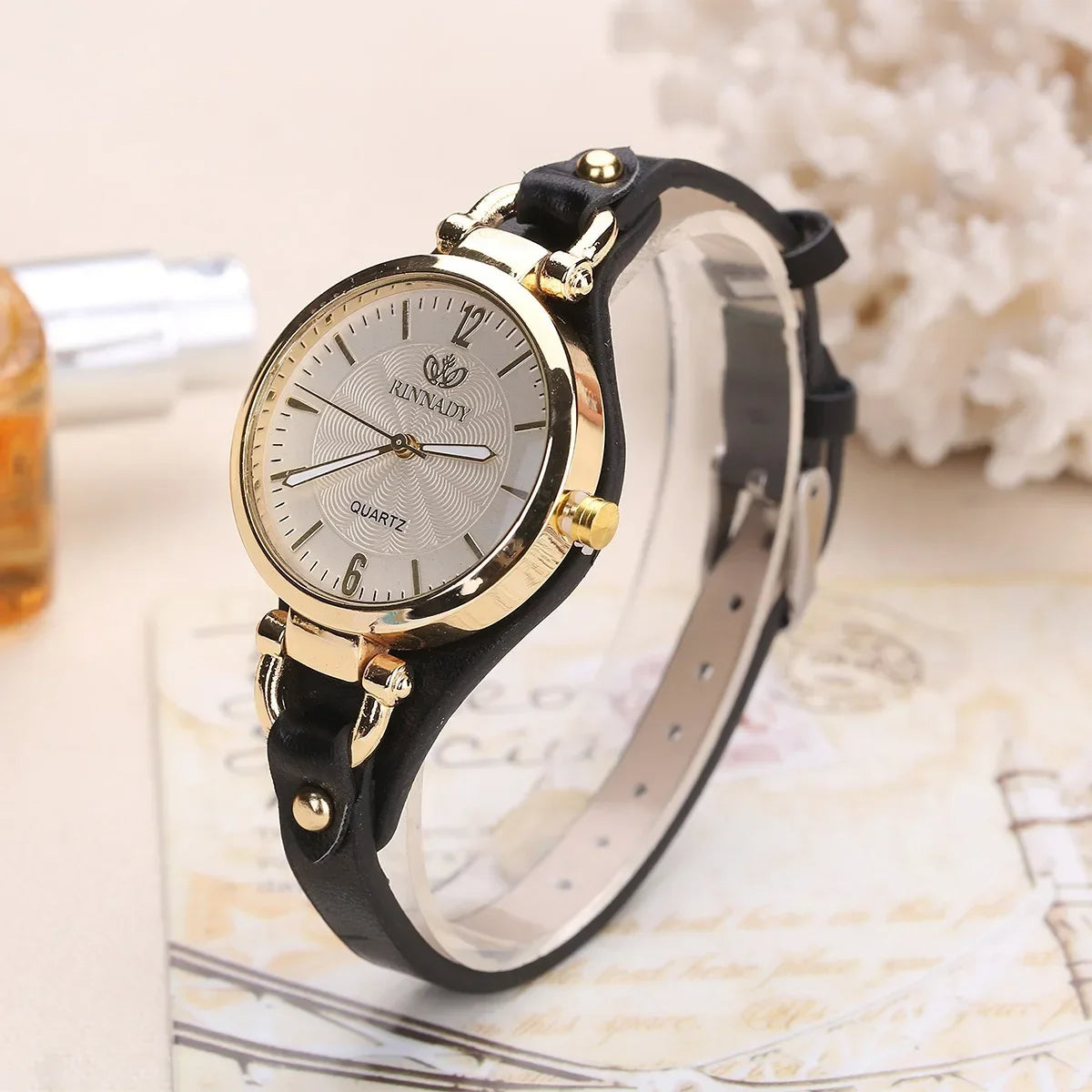 Montre femme à quartz, bracelet cuir vegan