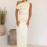 Robe Longue Satinée Asymétrique Élégante