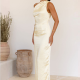 Robe Longue Satinée Asymétrique Élégante
