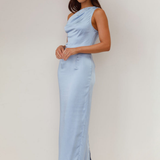 Robe Longue Satinée Asymétrique Élégante