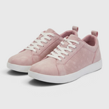 Baskets basses femme pied large en suède microfibre perforé