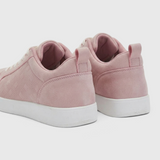 Baskets basses femme pied large en suède microfibre perforé