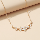 Collier femme pendentif fleur en zircone