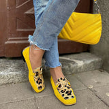 Mocassins Femme à Imprimé Léopard et Chaîne Décorative