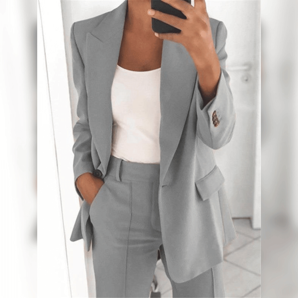 Ensemble Tailleur Blazer Pantalon Coupe Ajustée Élégance Moderne