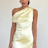 Robe Longue Satinée Asymétrique Élégante