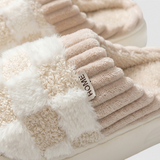Pantoufles femme damier pelucheux à plateforme
