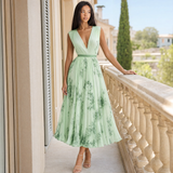Robe midi plissée à col V sans manches