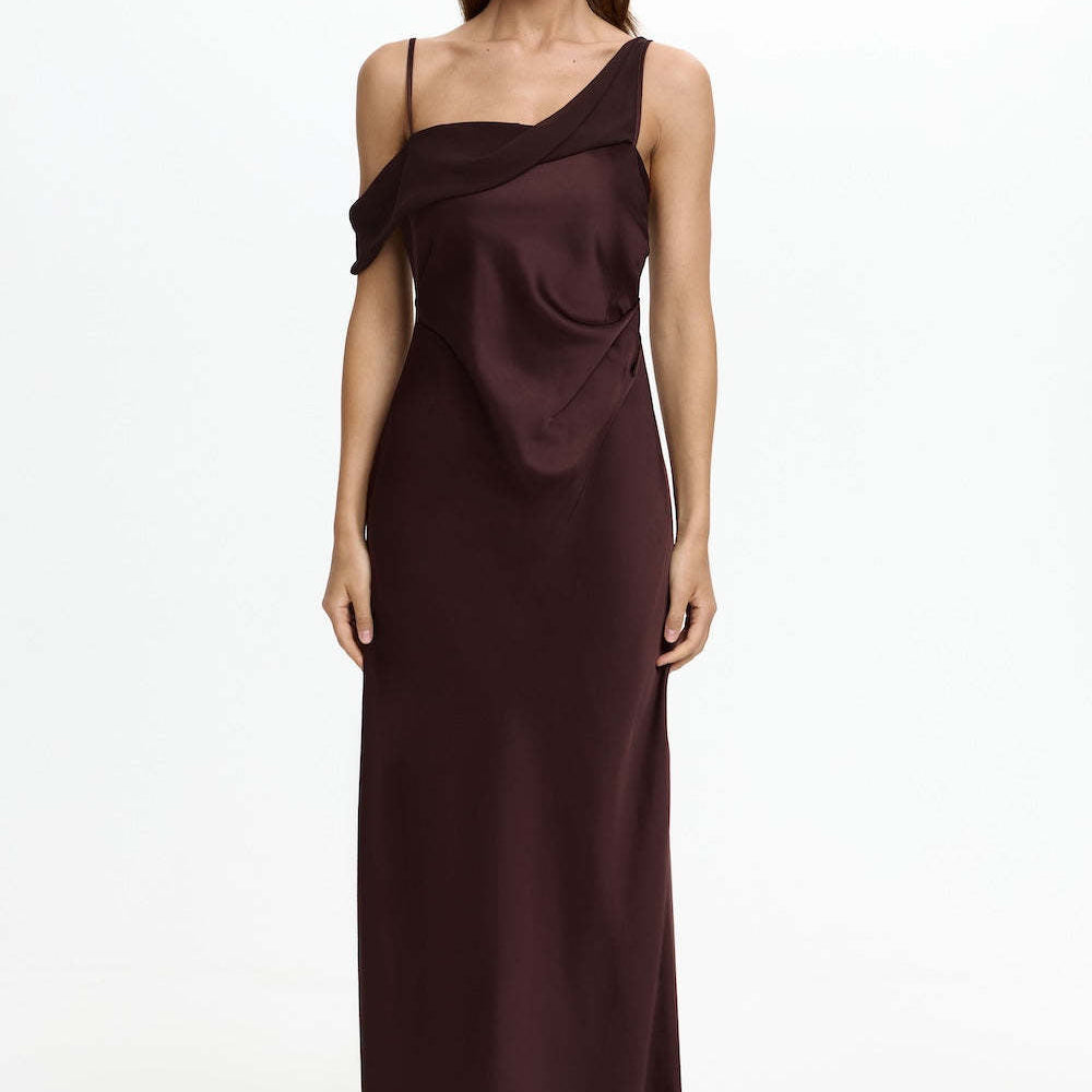 Robe Longue Asymétrique Satinée Élégance Minimaliste
